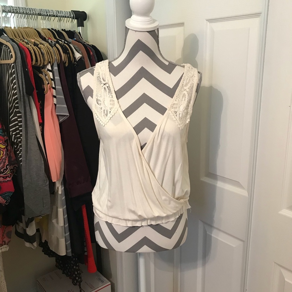 Cross over low cut top